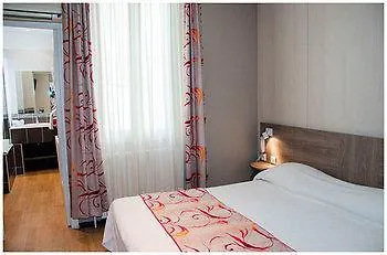 Brit Hotel Confort Le Revest 생트막시메 3*,  프랑스