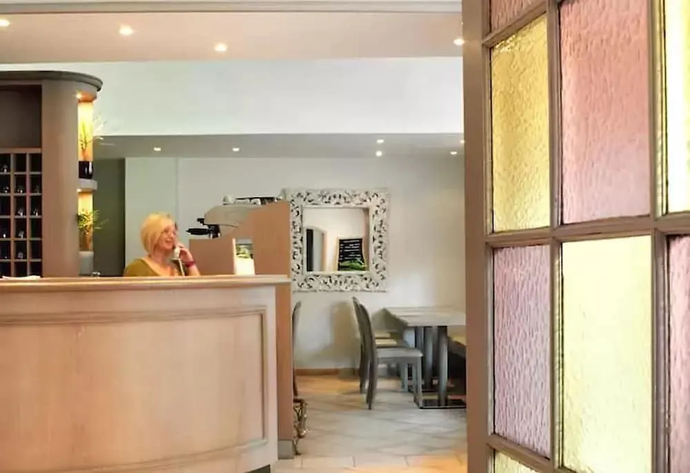 Brit Hotel Confort Le Revest Sainte-Maxime Frankrike