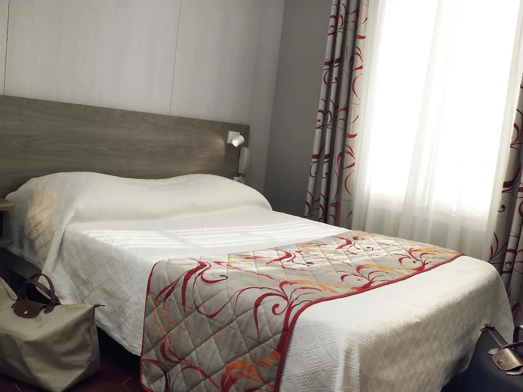 Brit Hotel Confort Le Revest Sainte-Maxime Frankrike