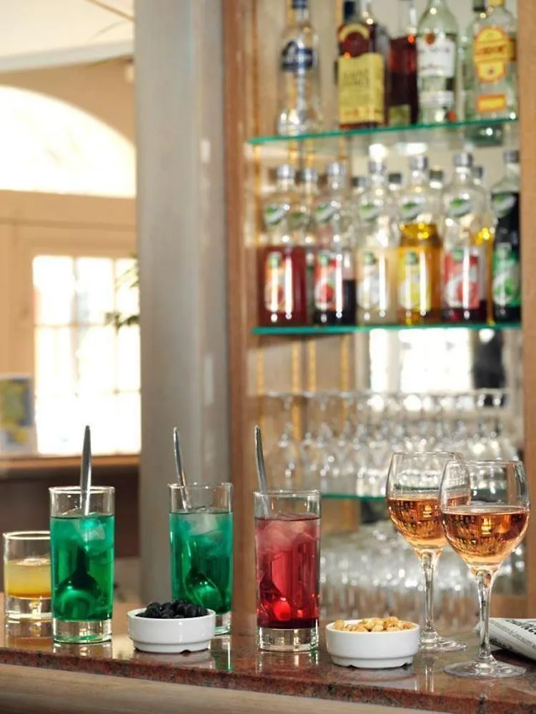 Brit Hotel Confort Le Revest Sainte-Maxime