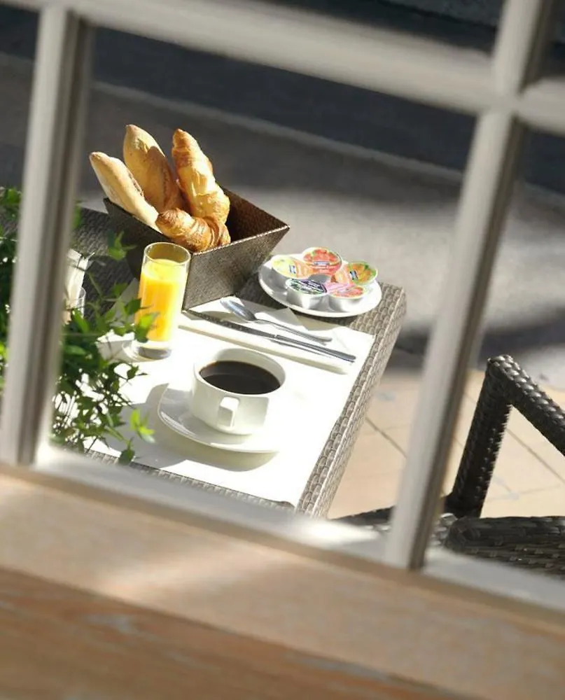 Brit Hotel Confort Le Revest Sainte-Maxime Frankrike