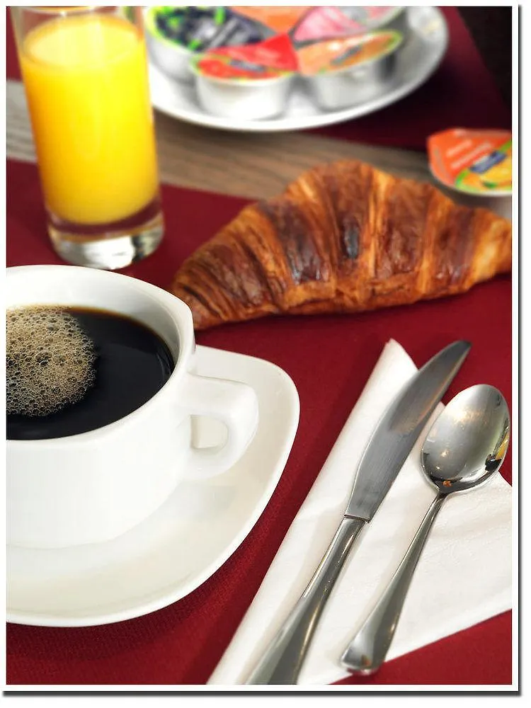 Brit Hotel Confort Le Revest Sainte-Maxime